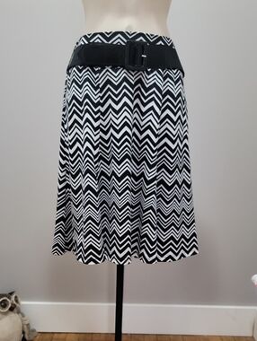 Black & White Chevron A-Line Skirt with Belt Sz S
